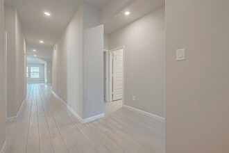 Building Photo - 331 Hbr Frst Ln