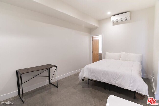 Foto del edificio - 2 br, 2.5 bath Townhome - 1235 23rd St # 1...