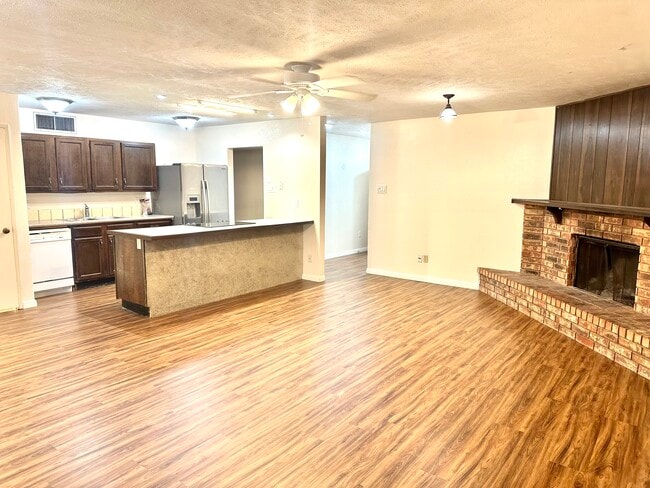 Building Photo - 521 Hanover Dr
