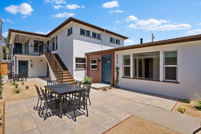 Building Photo - Completely Renovated Ocean Beach 1 Bed/1 B...