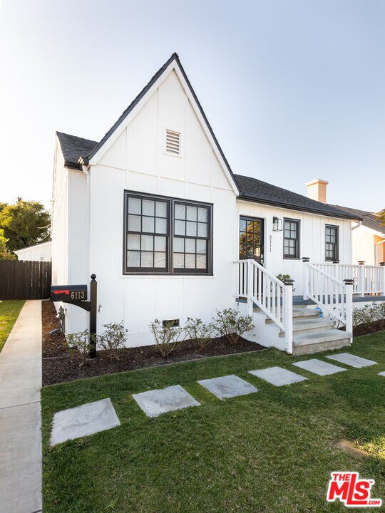 Building Photo - 6111 S Harcourt Ave