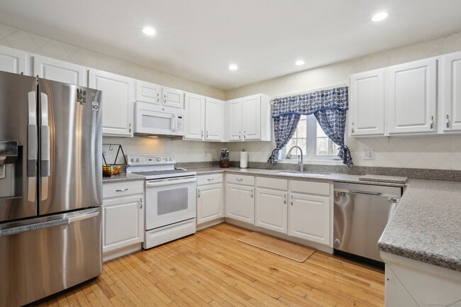 Building Photo - 45 Pocono Ln