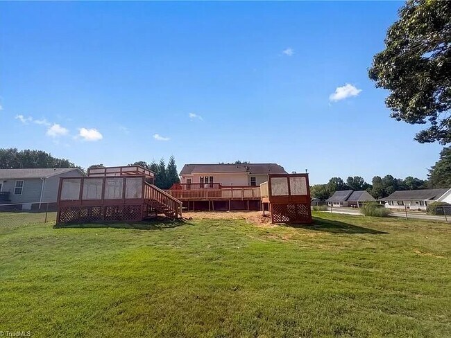 Foto del edificio - 144 Briarcreek Dr
