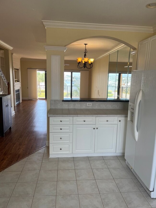 Building Photo - Townhome with Amazing View