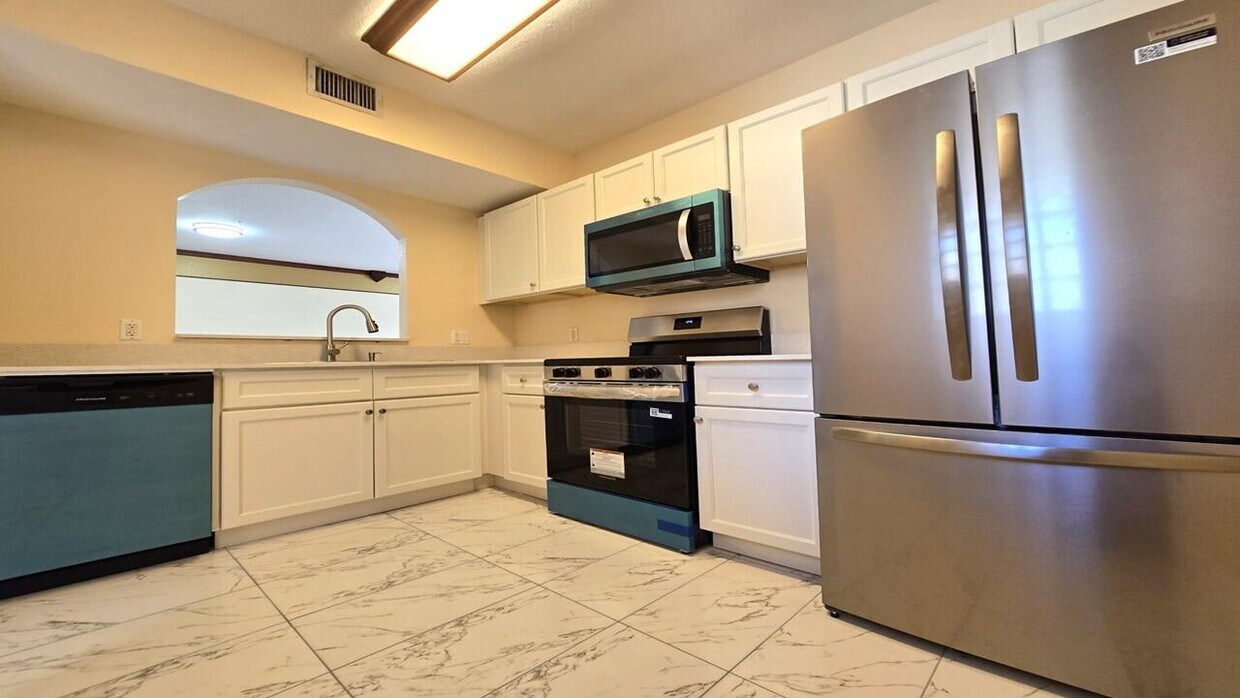 Foto principal - 1157 Golden Lakes Blvd