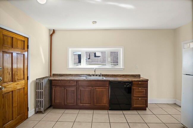 Building Photo - 85 Lynnfield St