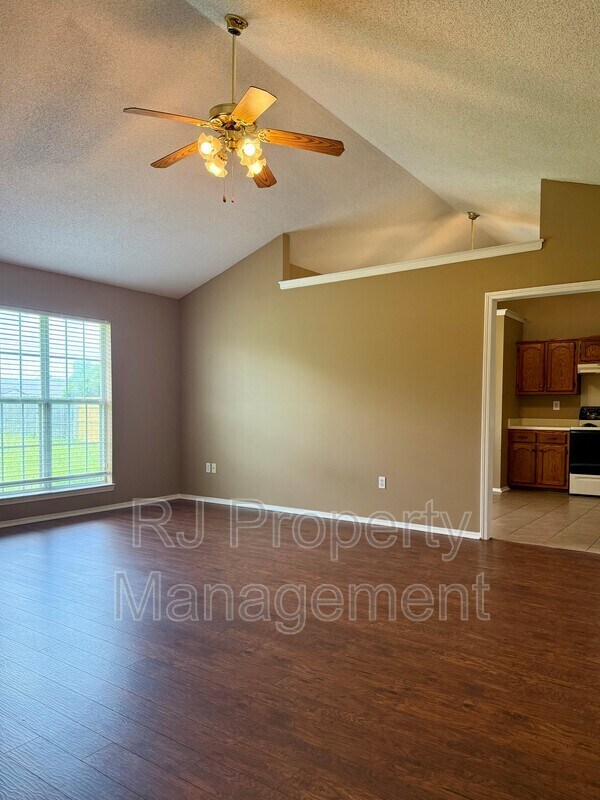 Foto del edificio - 6290 Oak Run Dr E