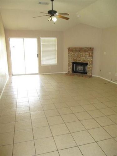 Foto del edificio - 715 Spring Brook Ln