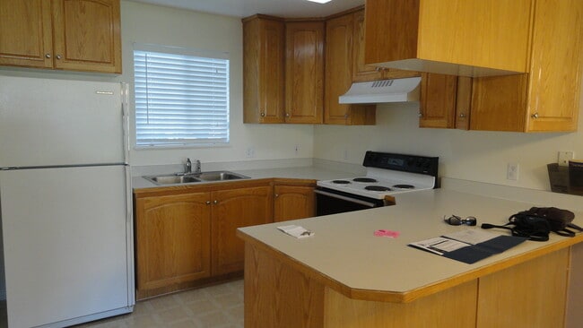 Kitchen - 142 E 1460 S