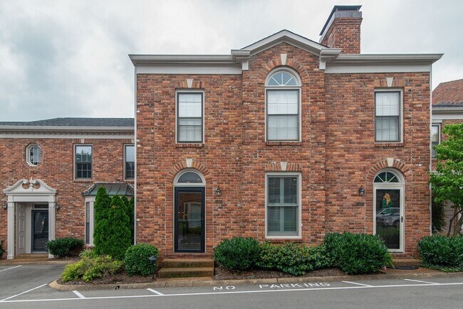 Building Photo - 2040 Graybar Ln