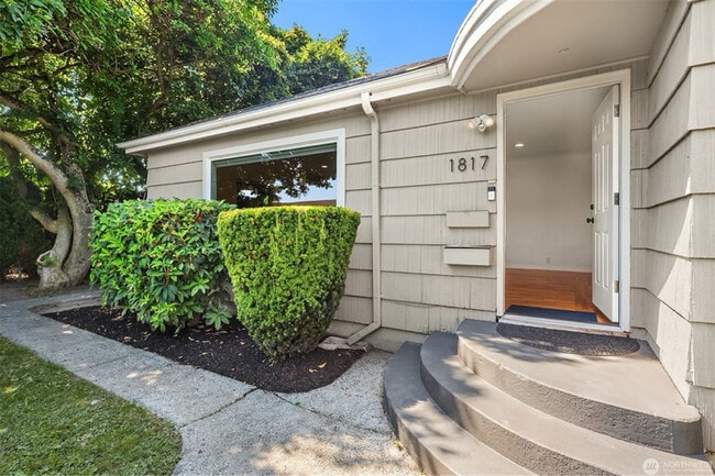 Building Photo - 1817 S 3rd St