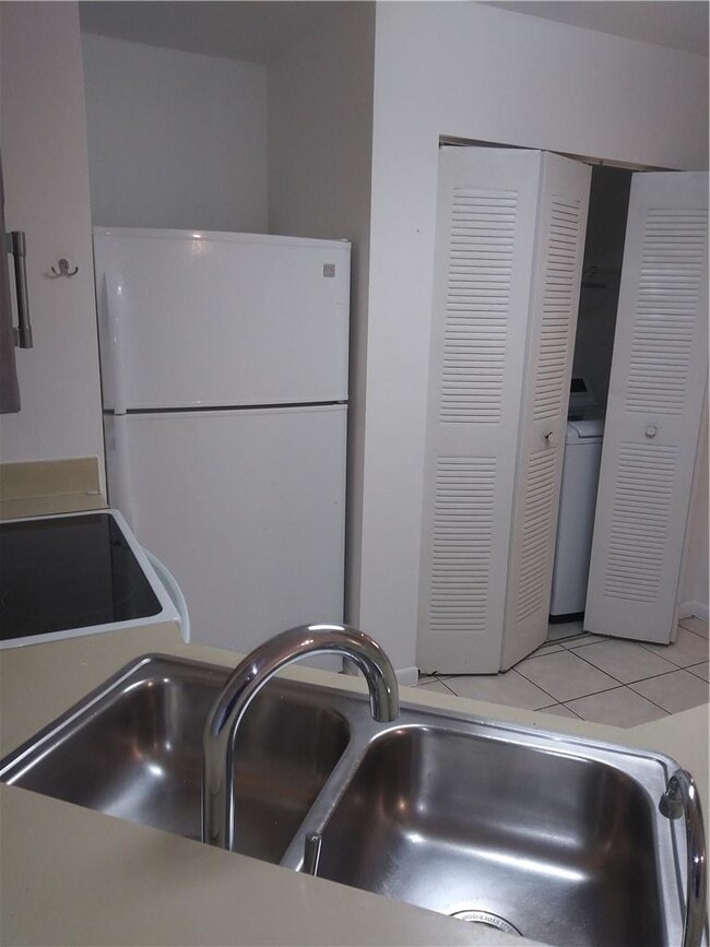 Foto del edificio - 3477 NW 44th St