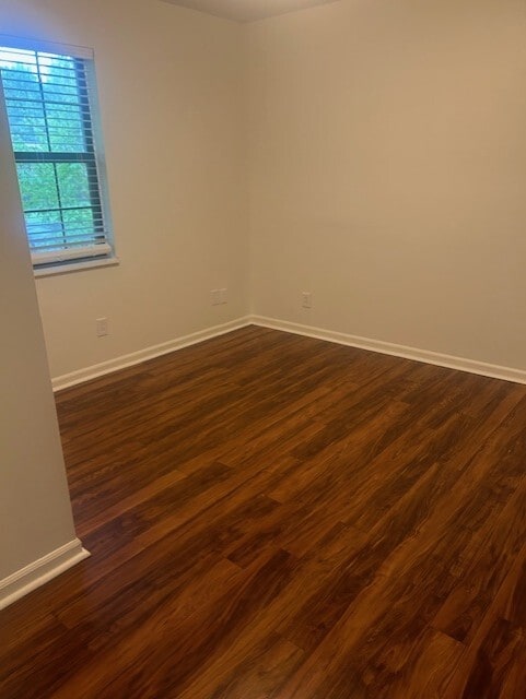 Building Photo - 2000 Countryhill Ln