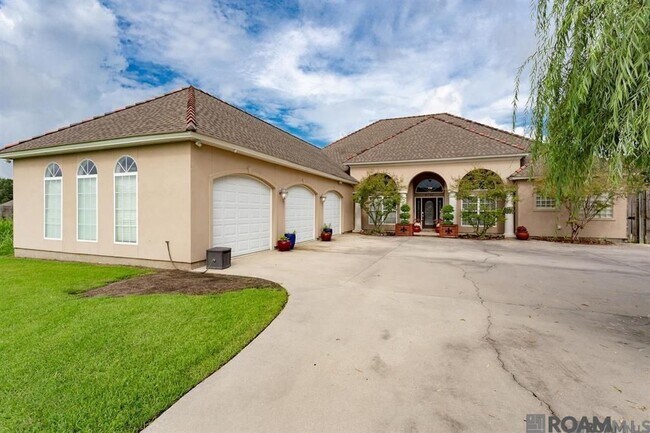 Building Photo - 4710 Little Hope Dr