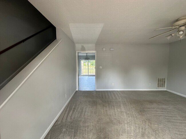 Building Photo - 3 Bedroom Townhouse in Campbell County