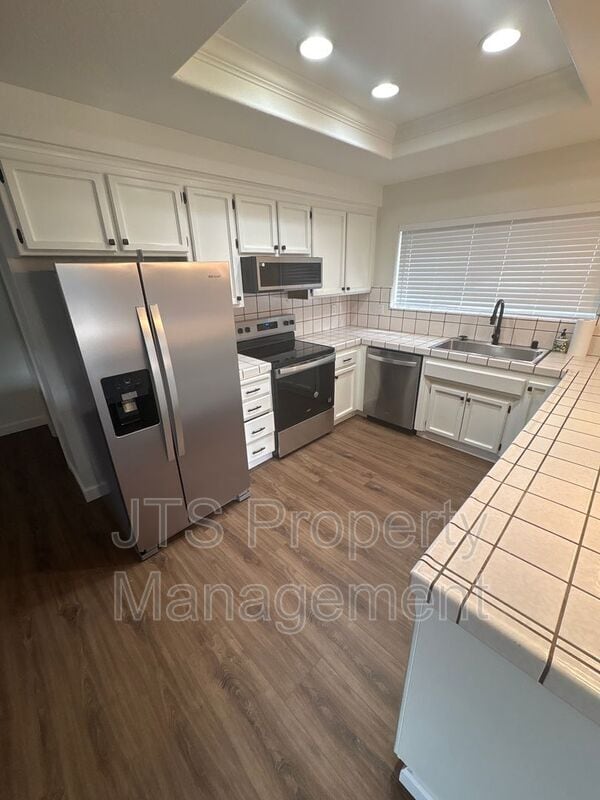 Building Photo - 5140 Linda Lou Dr