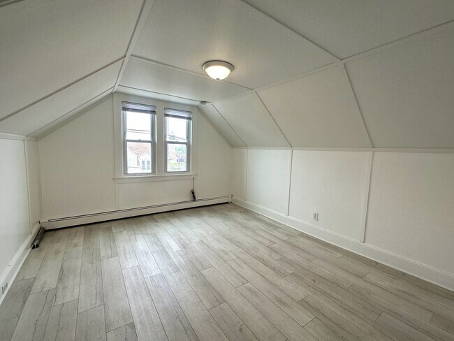 Building Photo - 149 Grenville St