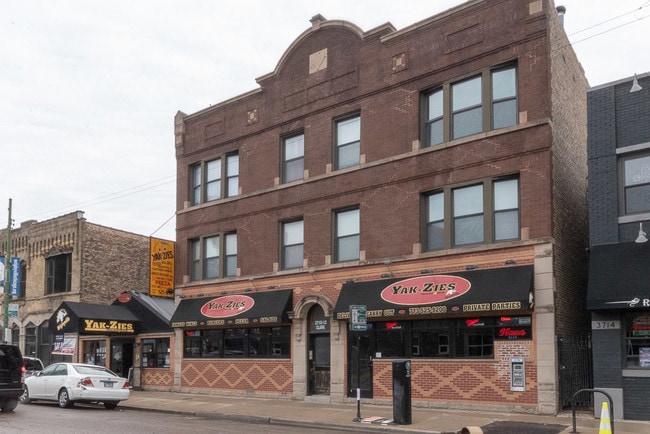 Foto del edificio - 3710 N Clark St