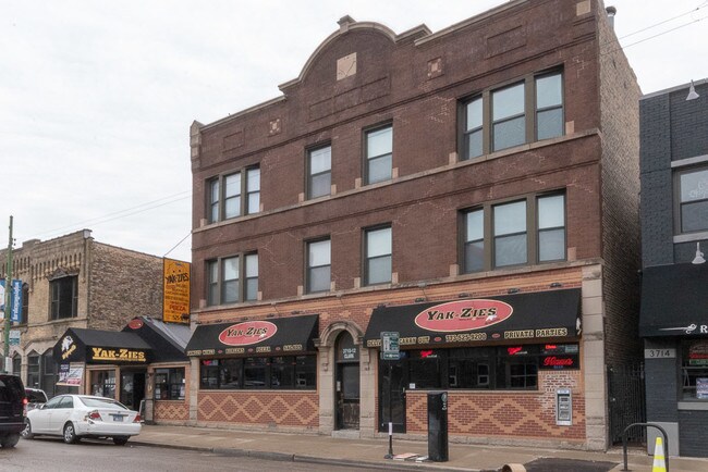 Building Photo - 3710 N Clark St