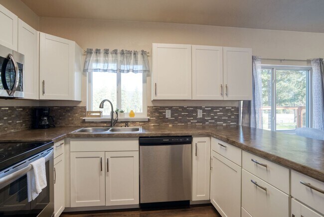 Building Photo - Charming Furnished Cottage for Lease in Ki...