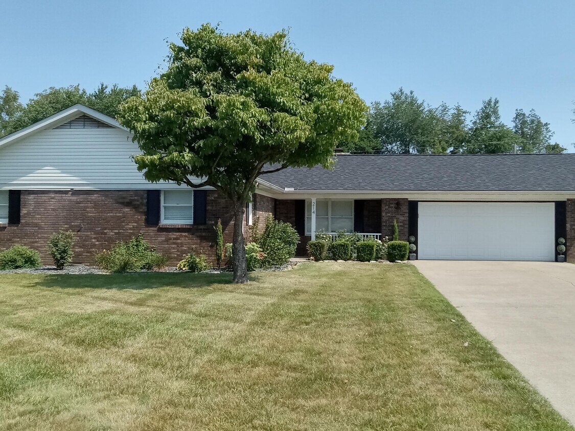 Foto principal - 214 S Linwood Ct