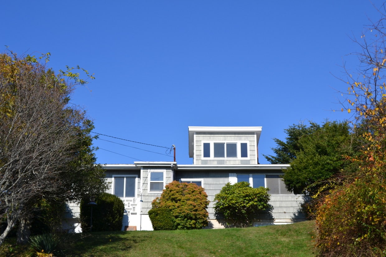 Primary Photo - 24 Fairview Ave