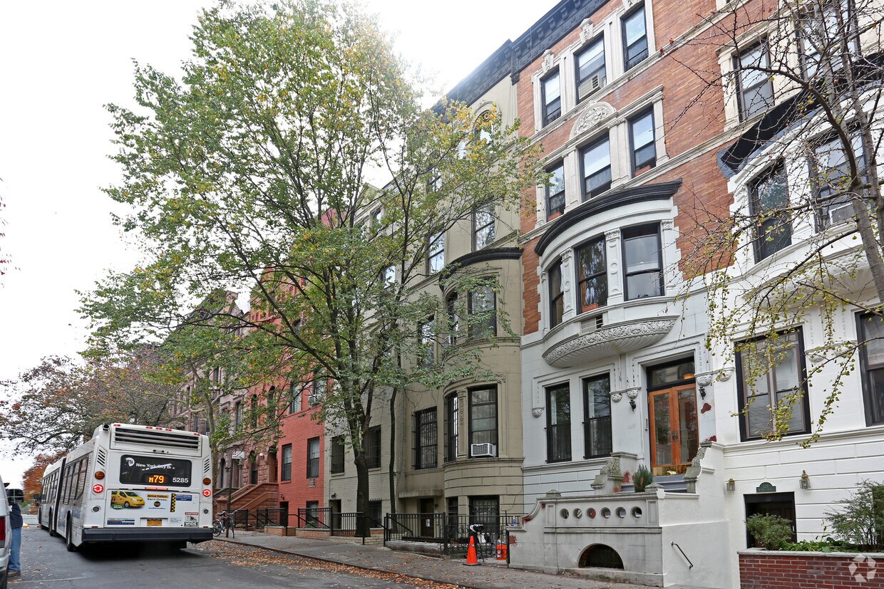 Foto del edificio - 124 W 81st St