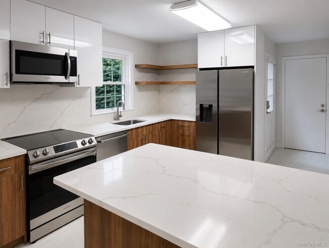 Building Photo - 6 Holly Ln