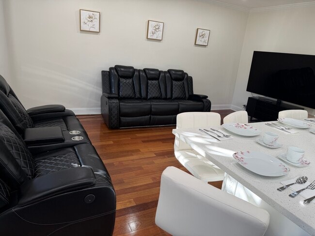 Sala de estar - 7713 Ditmars Blvd