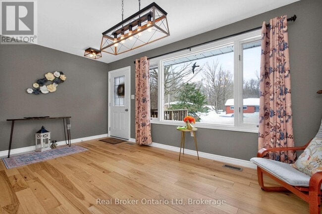 Building Photo - 16 Mundy Ave