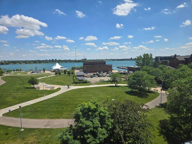 Building Photo - 227 Iron St