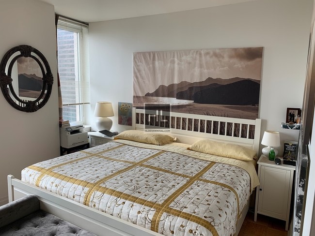 Building Photo - Amazing 2 Bedroom With tons of Natural Light