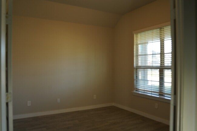 Building Photo - 3023 Jackmans Diamond