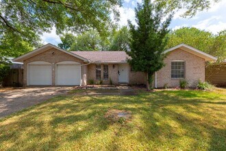 Building Photo - 8801 Dawnridge Cir