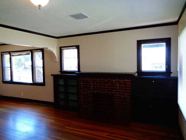 Foto del edificio - 1 Bedroom 1 Bath Duplex for Rent in Whitti...