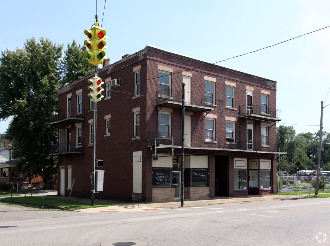 Foto del edificio - 904-908 Putnam Ave