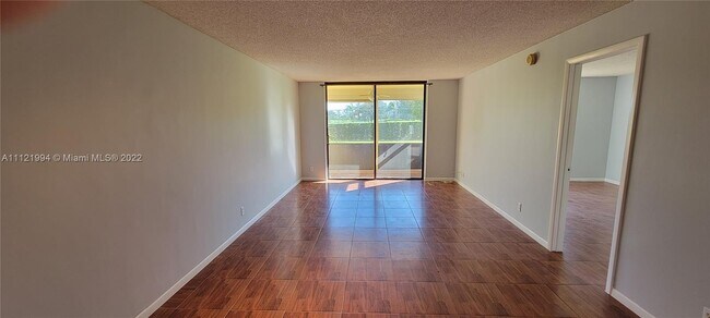 Foto del edificio - 8900 Washington St