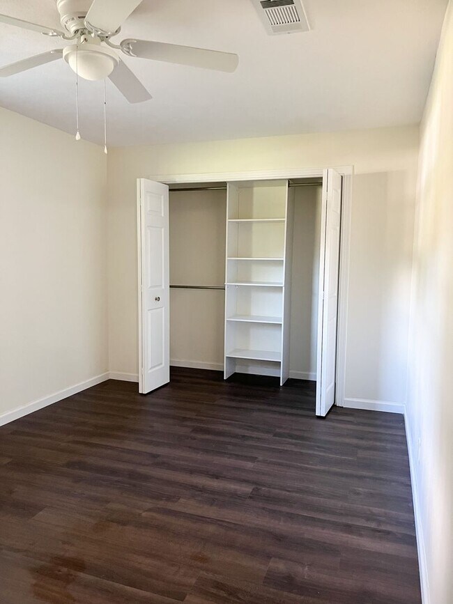 Building Photo - Oakdale Duplex