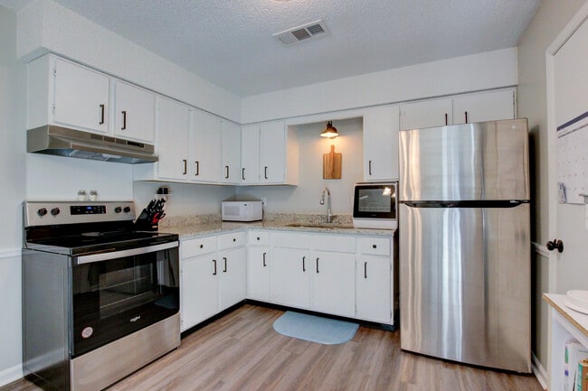 Foto del edificio - 554 Roselawn Dr
