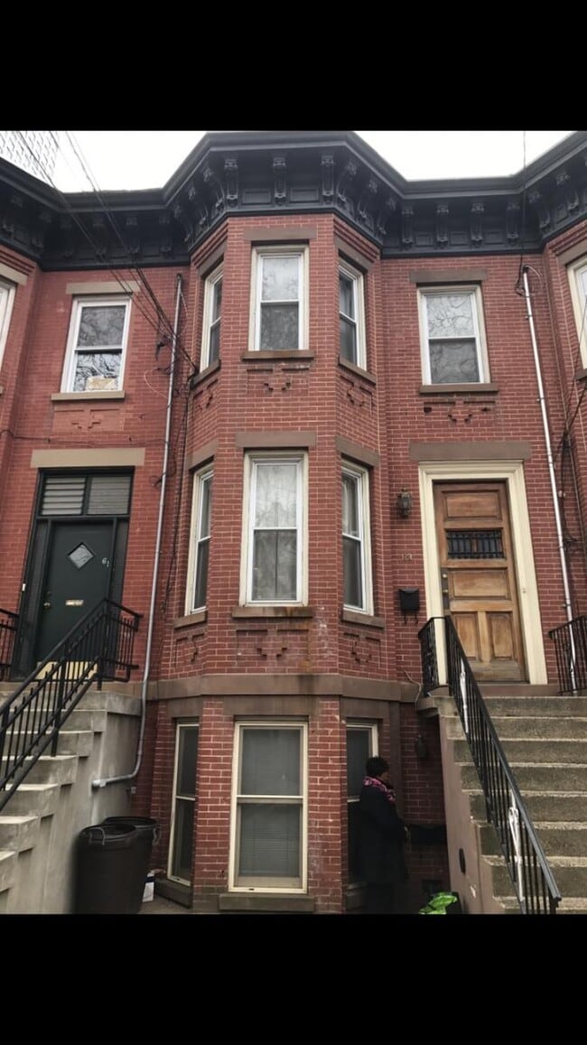 Foto del edificio - 63 Van Reipen Ave