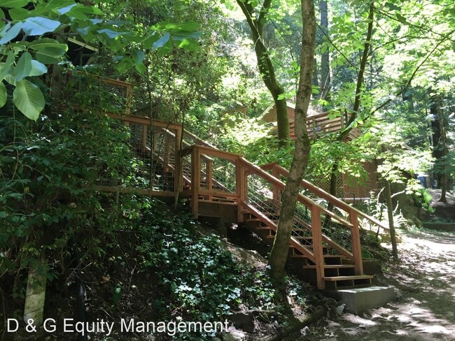 Building Photo - 2 br, 2 bath House - 15034 Rio Nido Road