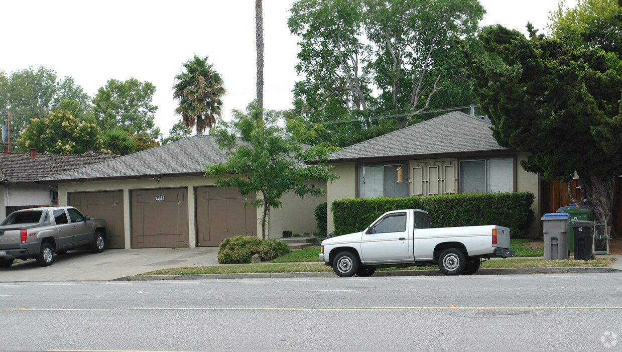 Building Photo - 4444 Hamilton Ave