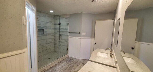 Building Photo - 316 Teakwood Ln