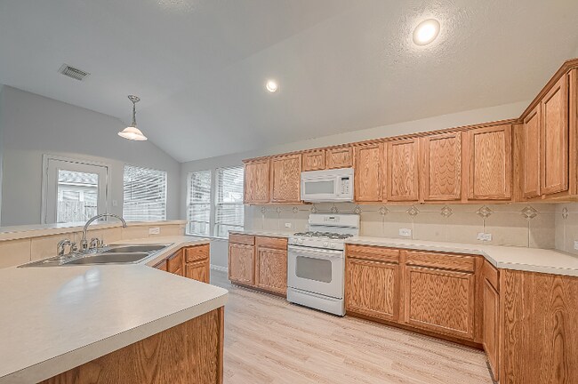 Foto del edificio - 18819 Knobby Oaks Pl