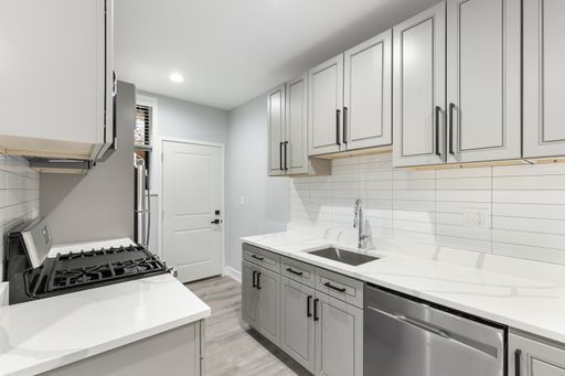 Foto del edificio - 7736 N Eastlake Terrace
