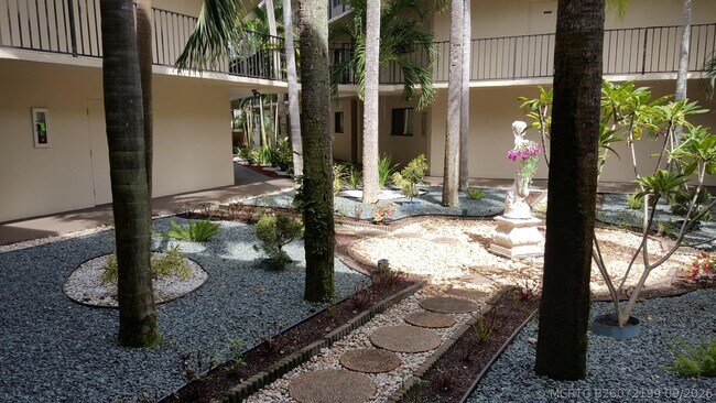 Foto del edificio - 5130 Las Verdes Cir