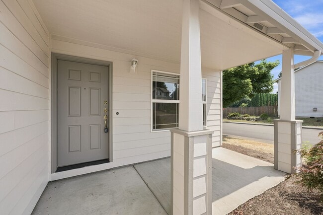 Photo - Spacious 3 Bedroom Home in East Vancouver – Great Location Near Harmony & Union Schools