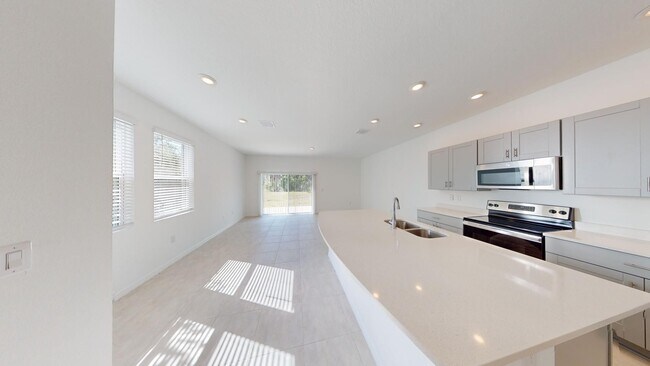 Building Photo - 3 BR 2.5 BRAND NEW- Townhome-HORSE CREEK -...