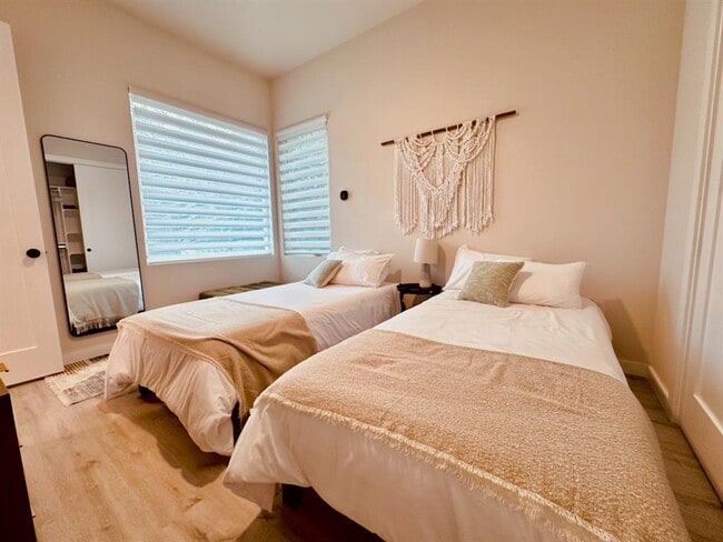 Building Photo - 4706 Sylvandale Dr