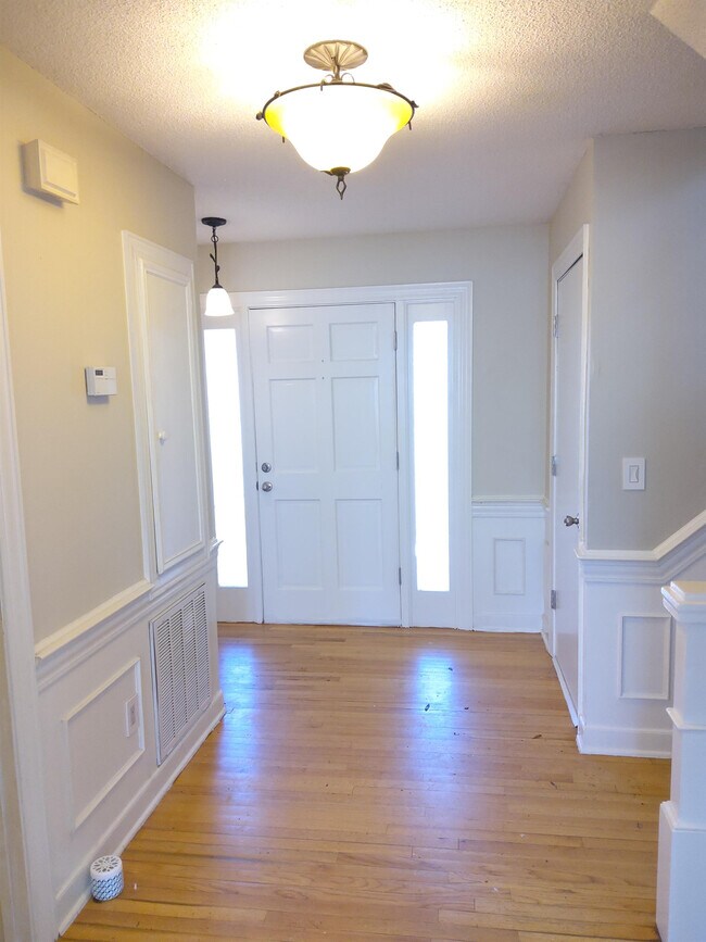 Building Photo - 110 Proprietors Ln